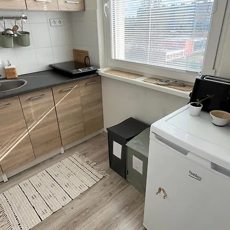 Sunny Minimalistic Flat Near Metro Opatov * Prag