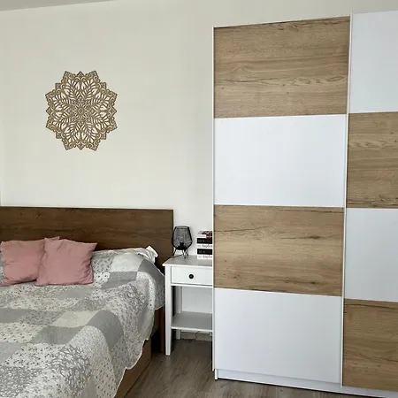 Sunny Minimalistic Flat Near Metro Opatov Apartment Prague