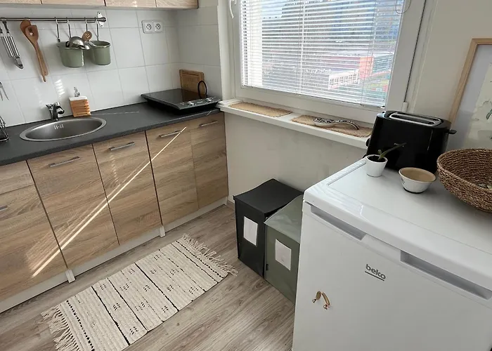 Sunny Minimalistic Flat Near Metro Opatov * Πράγα